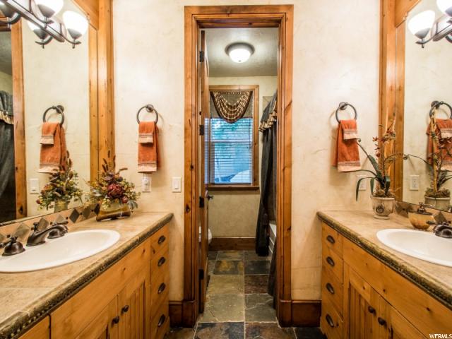 3281 E Falcon Heights S LN, Cottonwood Heights, Utah 84093, 4 Bedrooms Bedrooms, ,4 BathroomsBathrooms,Single family,Under Contract,E Falcon Heights S LN,1598378