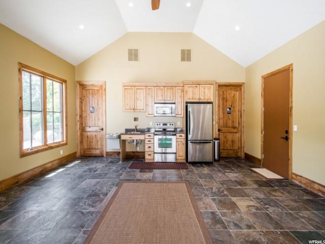 3281 E Falcon Heights S LN, Cottonwood Heights, Utah 84093, 4 Bedrooms Bedrooms, ,4 BathroomsBathrooms,Single family,Under Contract,E Falcon Heights S LN,1598378