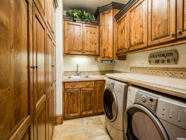 3281 E Falcon Heights S LN, Cottonwood Heights, Utah 84093, 4 Bedrooms Bedrooms, ,4 BathroomsBathrooms,Single family,Under Contract,E Falcon Heights S LN,1598378
