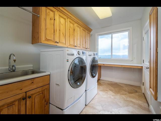 9870 S Granite Slope DR, Sandy, Utah 84092, 5 Bedrooms Bedrooms, ,5 BathroomsBathrooms,Single family,For sale,S Granite Slope DR,1641412