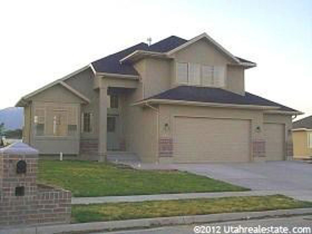 1253 W Granite Dr, Layton, UT 84041