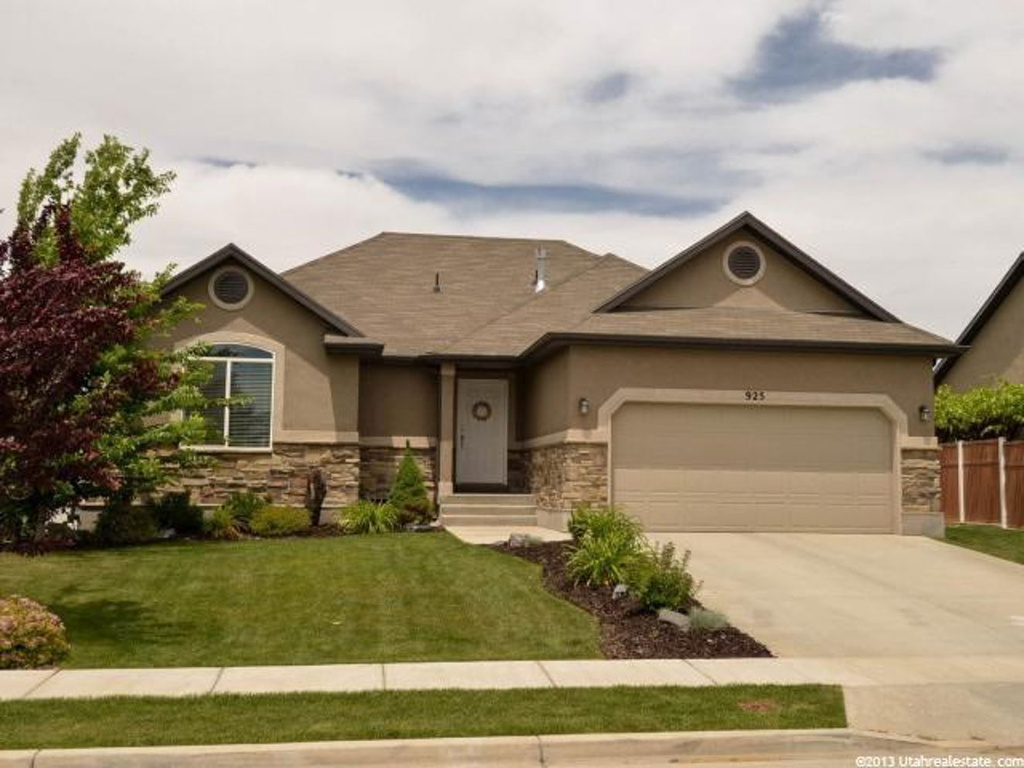 925 E James Cir, Clearfield, UT 84015