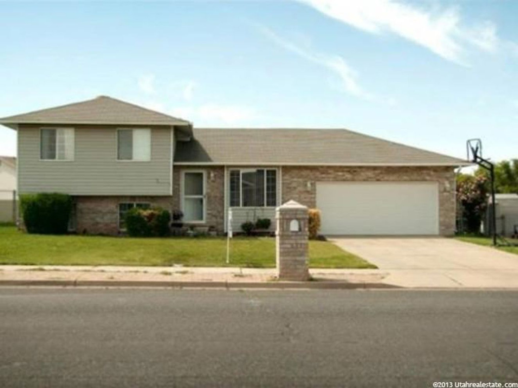 657 W 950 N, Clinton, UT 84015