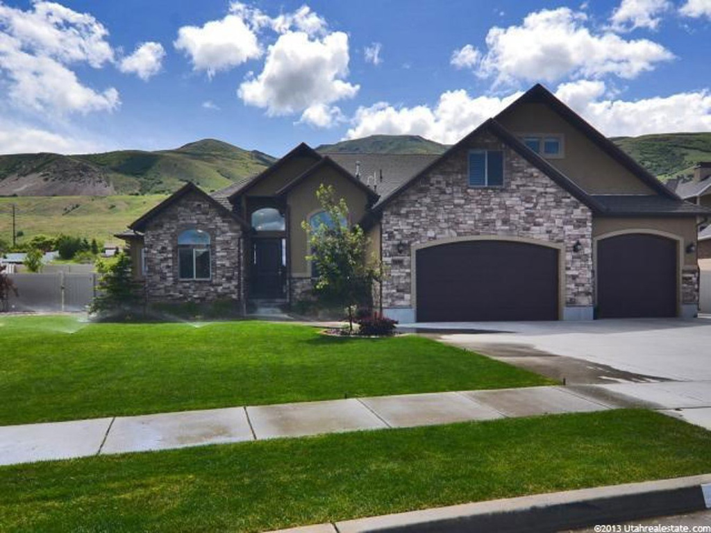 1525 S Canyon View Dr E, Perry, UT 84302