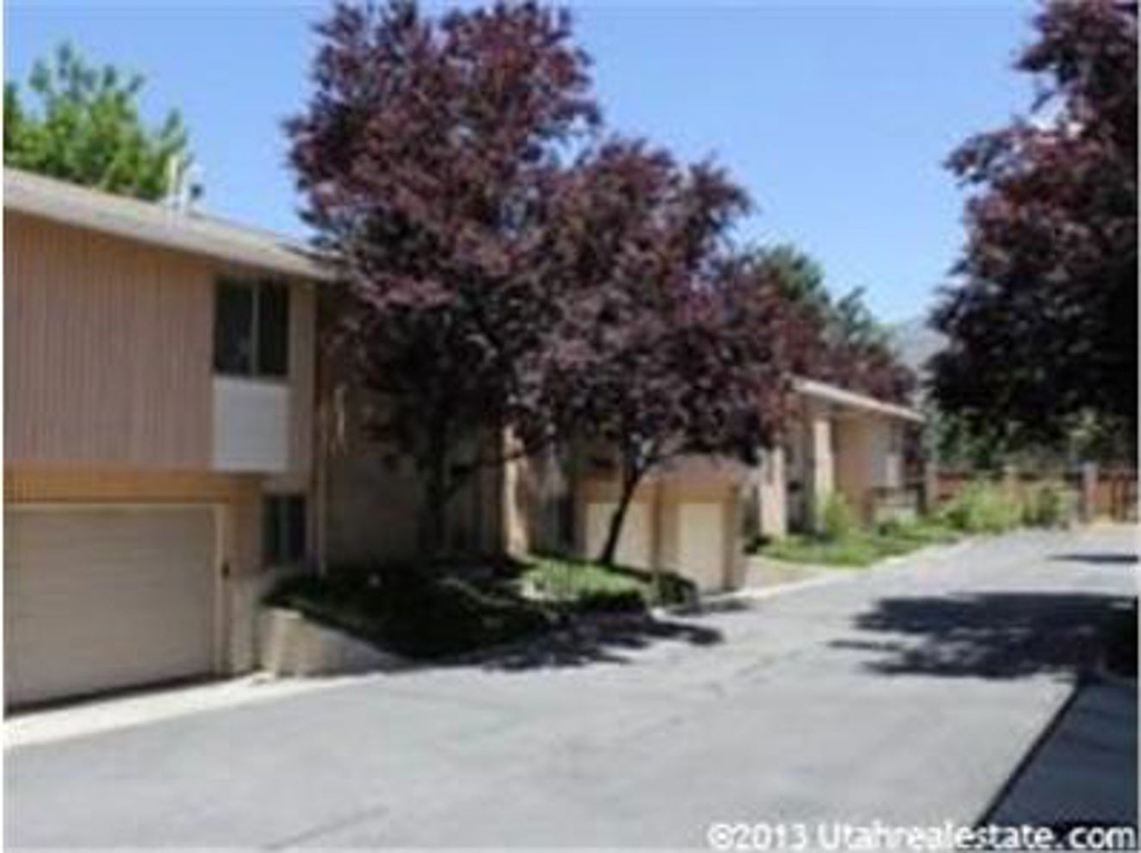 4767 S 2124 E, Holladay, UT 84117