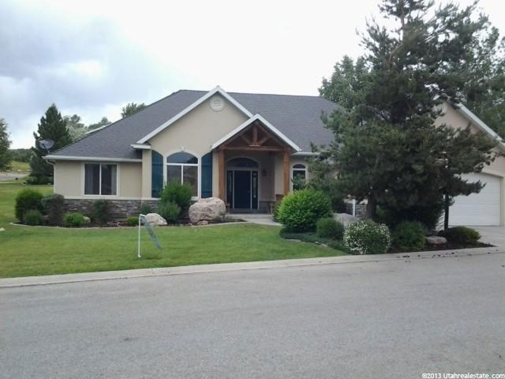 4734 E Fairway Oaks Dr E, Eden, UT 84310