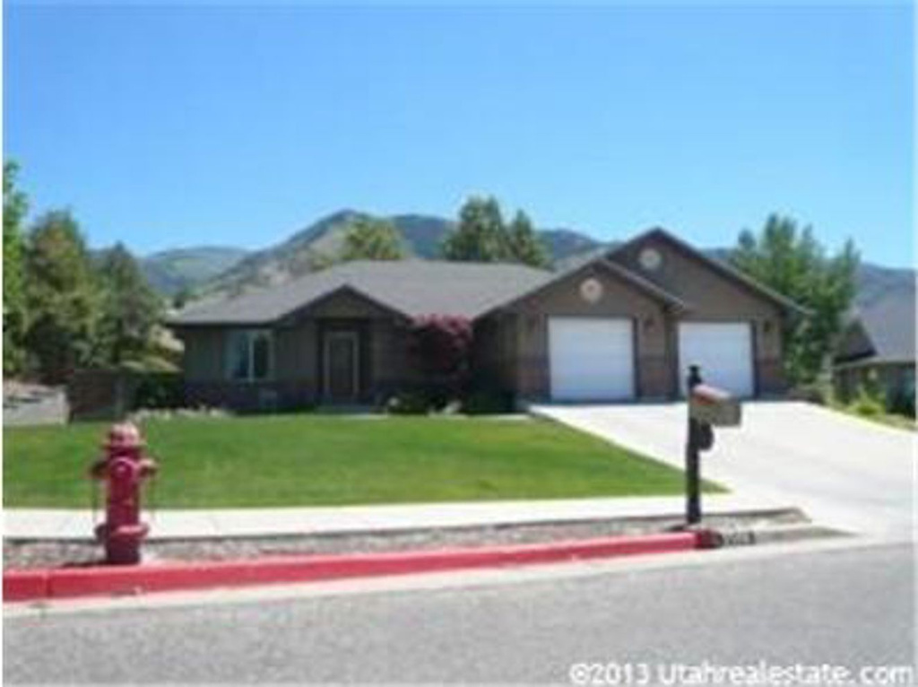 1018 Canterbury E, Logan, UT 84321
