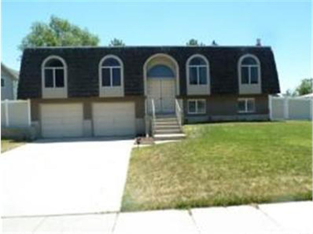 1818 E Crescent View Dr, Sandy, UT 84092