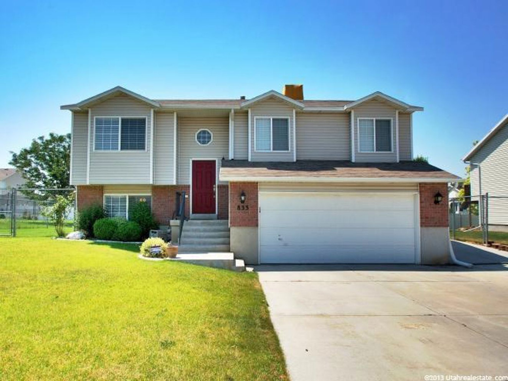 833 W 1350 N, Clinton, UT 84015