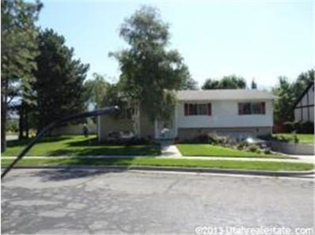 6413 E Rodeo Ln, Murray, UT 84121