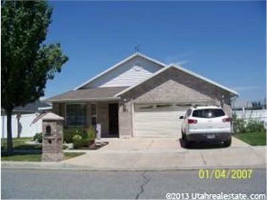 898 W 1730 N, Clinton, UT 84015