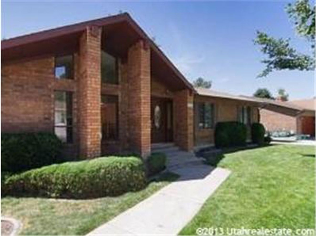 9702 S Chylene Dr E, Sandy, UT 84092