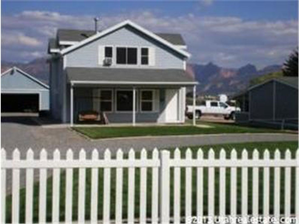 418 N Harmony Dr, New Harmony, UT 84757