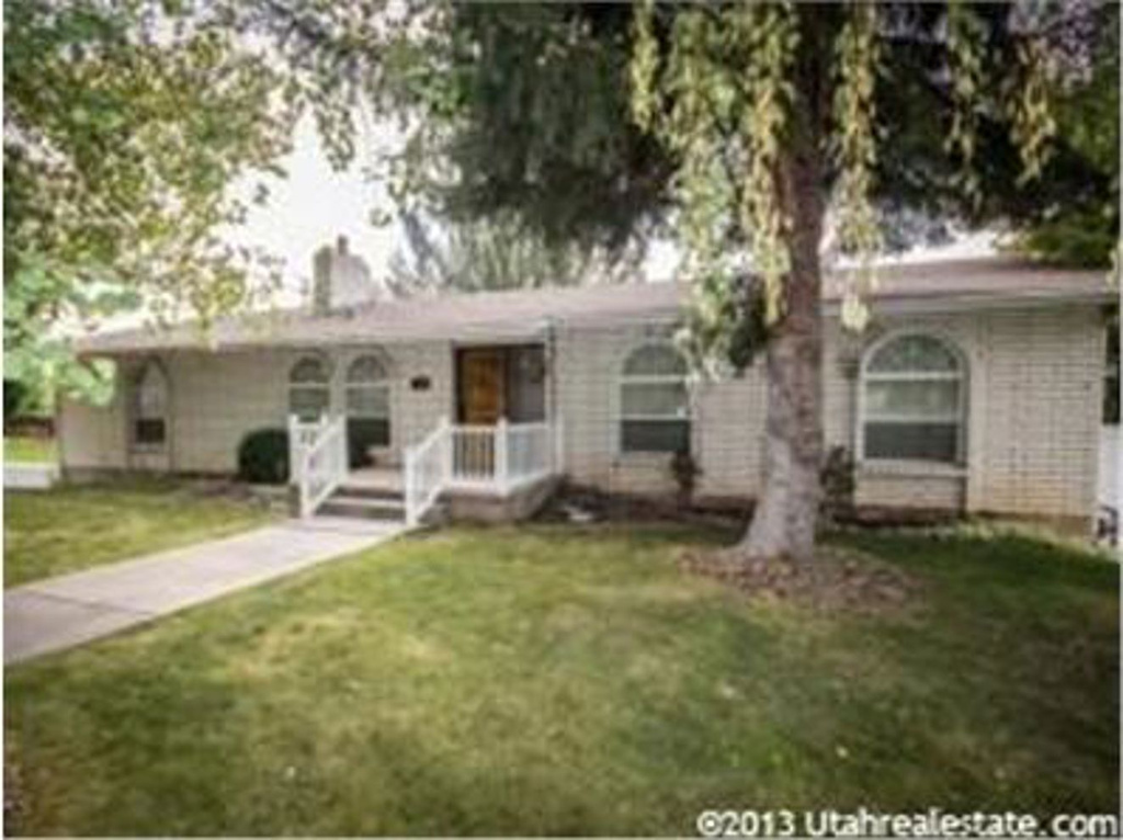9 N Cherry Dr, Providence, UT 84332