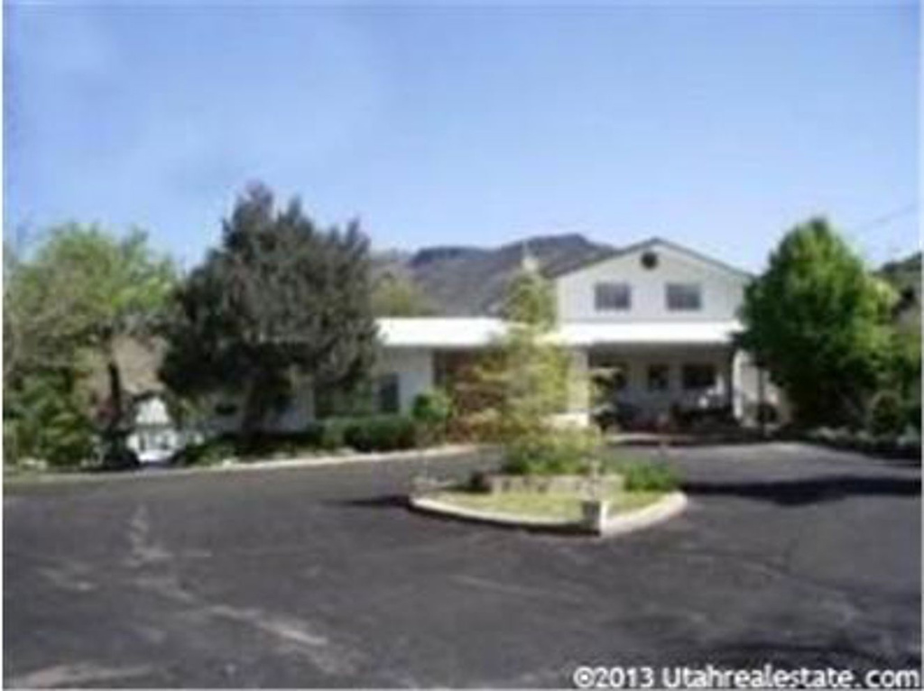 476 N Spring Dr, Toquerville, UT 84774