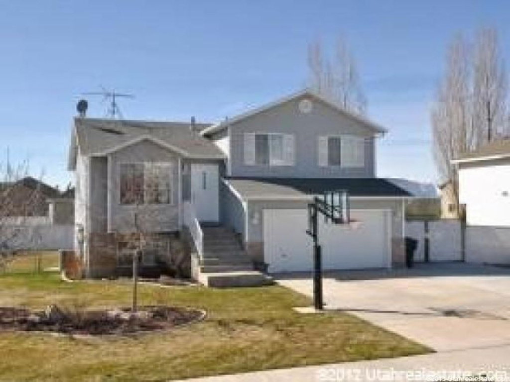 1899 N 2475 W, Clinton, UT 84015
