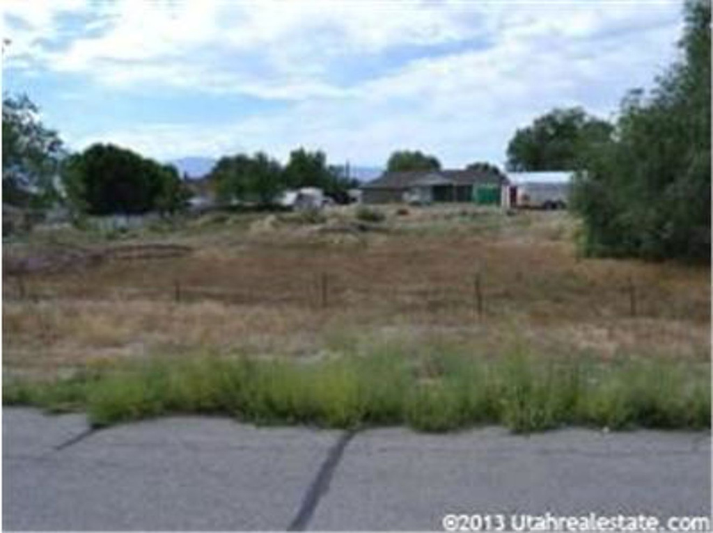 250 E 100 N, Moroni, UT 84646