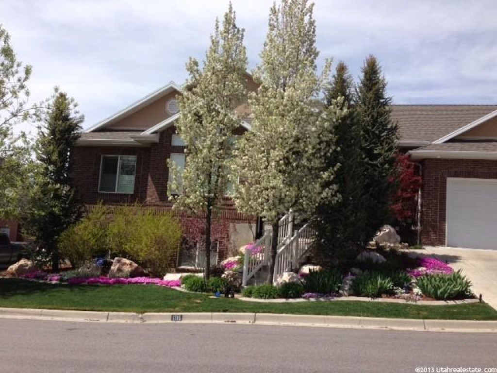 1715 E Beechwood Dr, Layton, UT 84040