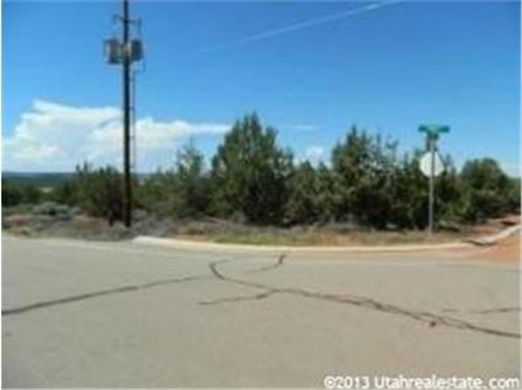 1396 E Cedar Dr, Hurricane, UT 84737