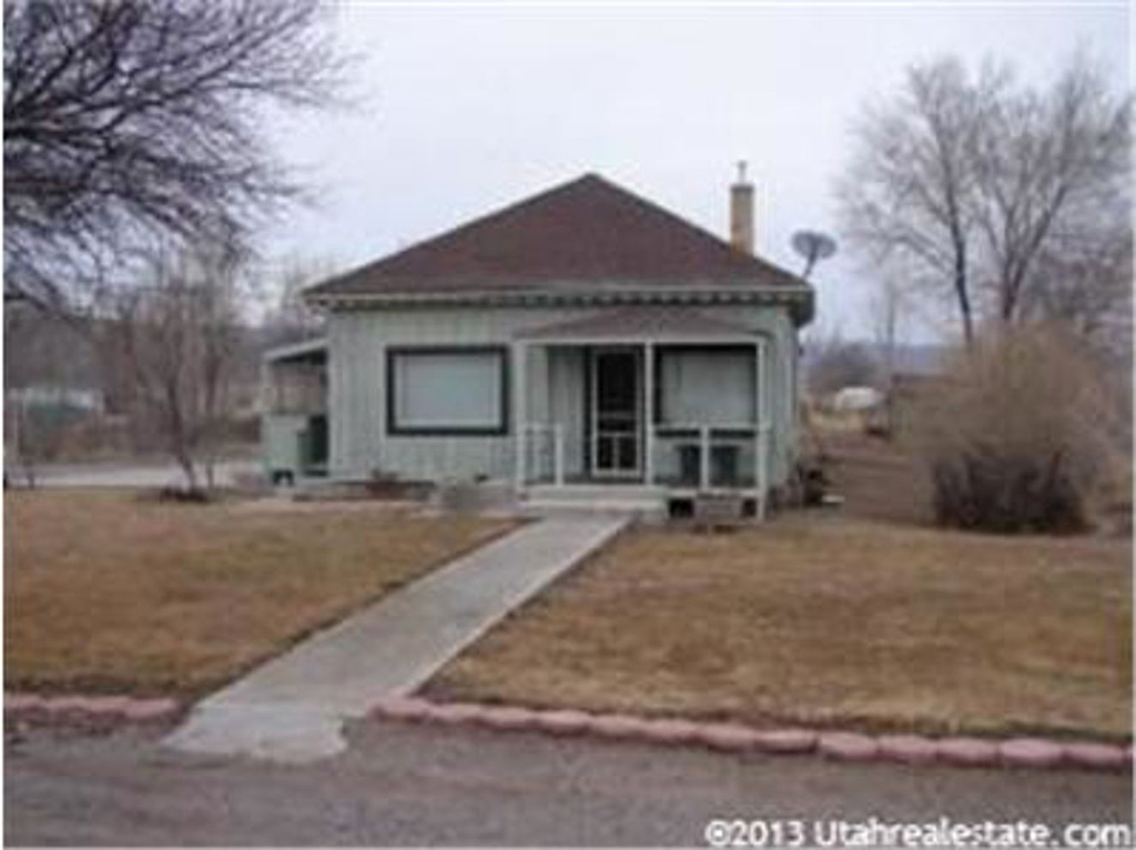 233 E 400 N, Monroe, UT 84754