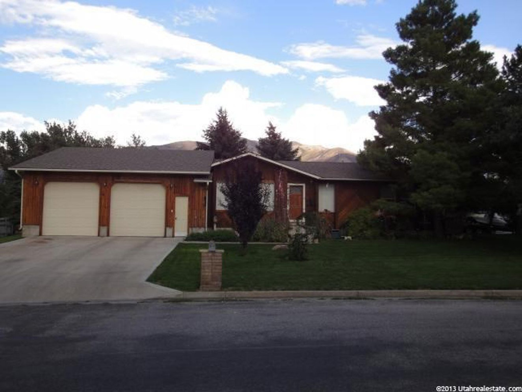 286 N Scenic View Dr E, Hyrum, UT 84319