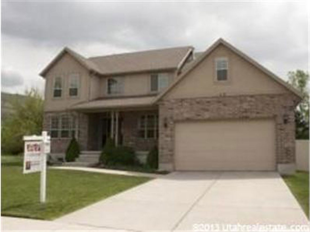12 E Continental Dr, Farmington, UT 84025