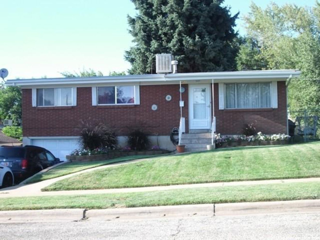 2652 W 5000 S, Roy, UT 84067