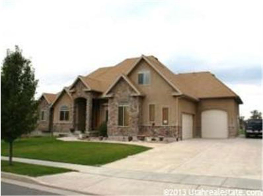 352 Paddock Ln, Kaysville, UT 84037