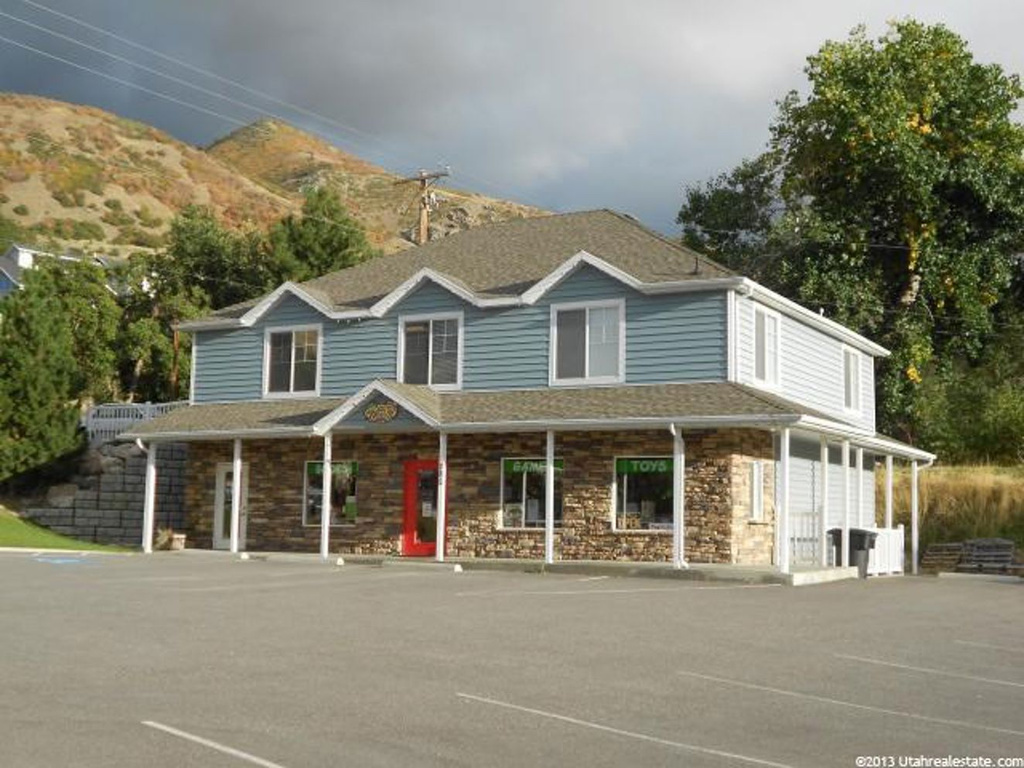 285 S Mountain Rd E, Fruit Heights, UT 84037
