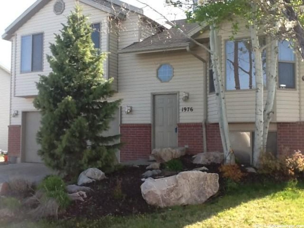 1976 N 1720 W, Clinton, UT 84015