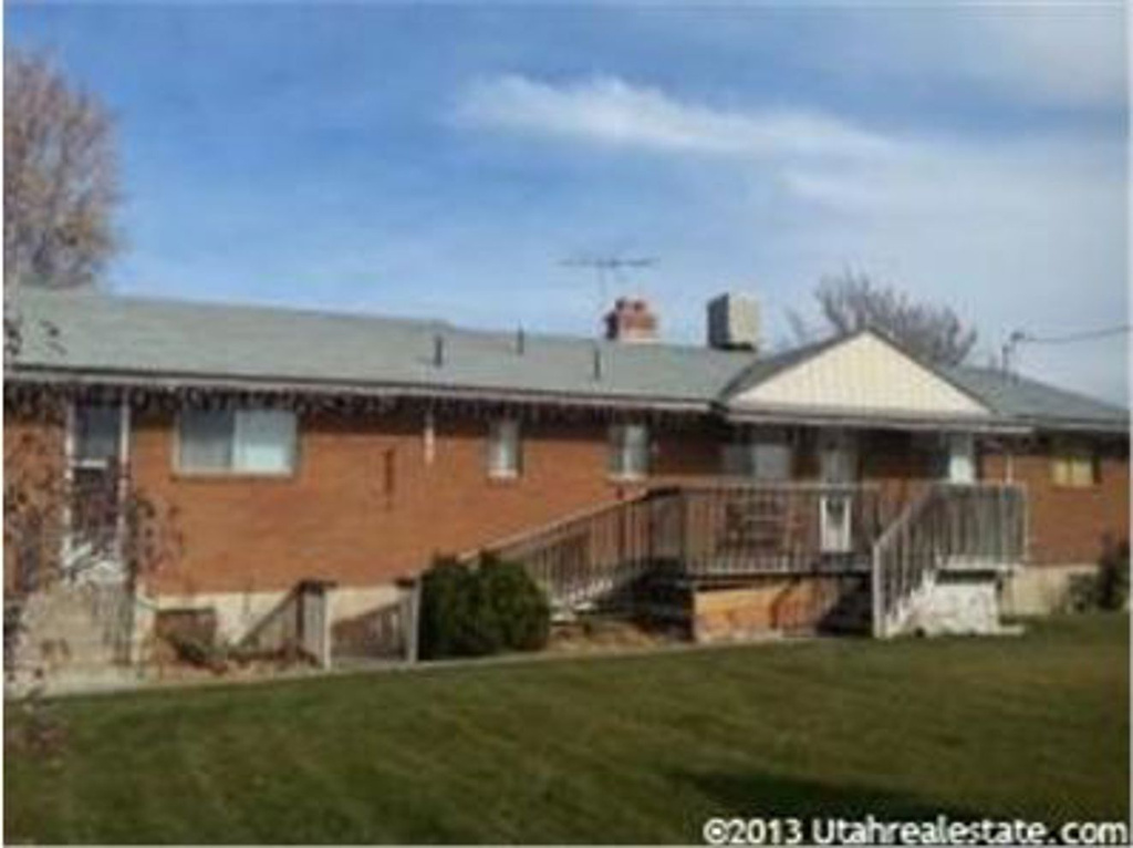 1631 Bluff Rd, Syracuse, UT 84075