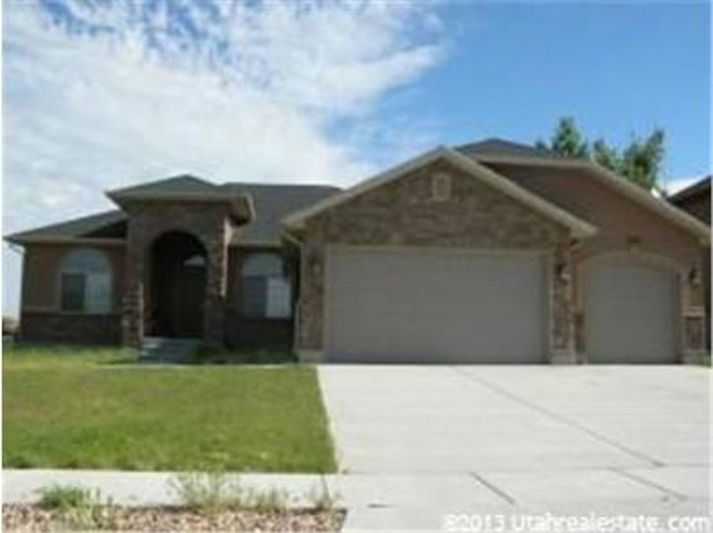 1458 W 1595 N, Clinton, UT 84015