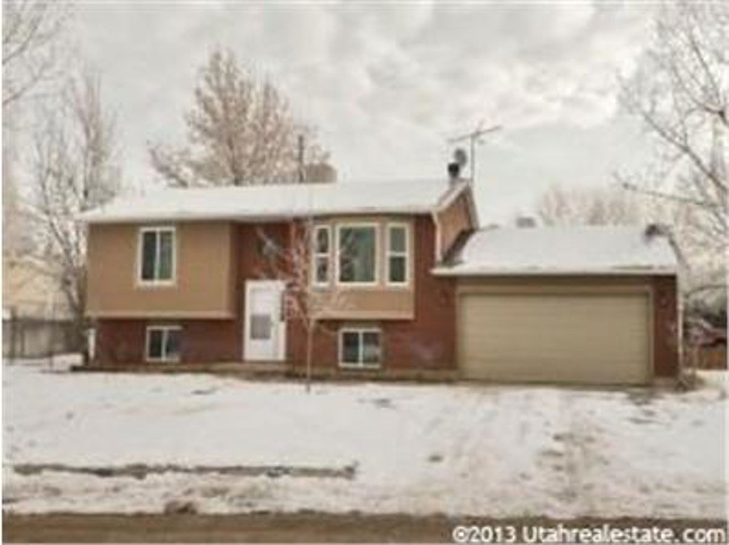 4884 S 3000 W, Roy, UT 84067