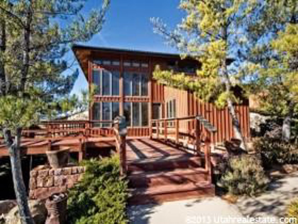 2001 Silver Reef Dr, Leeds, UT 84746