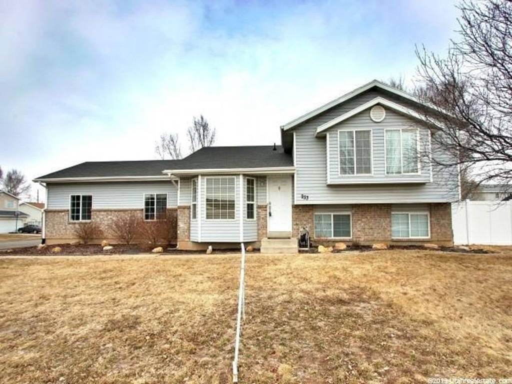 933 W 1870 N, Clinton, UT 84015