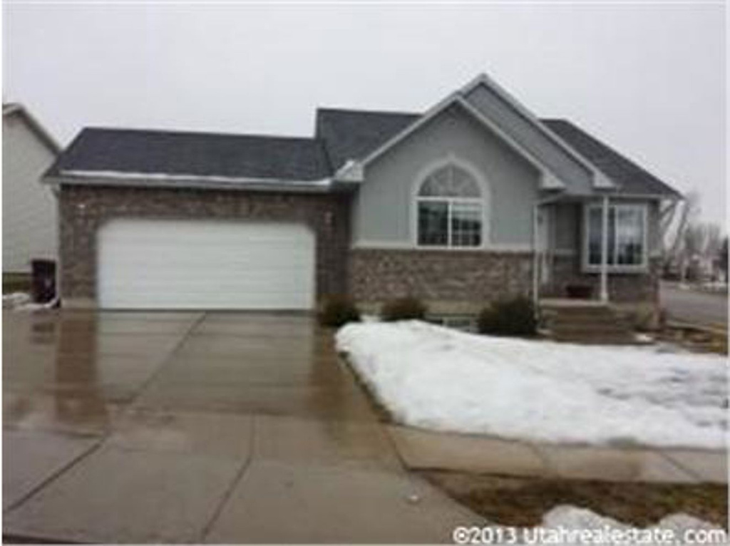 2699 W 4200 S, Roy, UT 84067