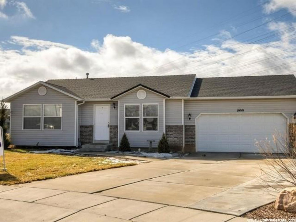 1999 N 1615 W, Clinton, UT 84015