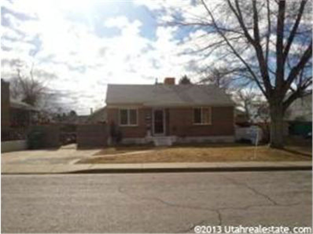 134 S Ross Dr, Clearfield, UT 84015