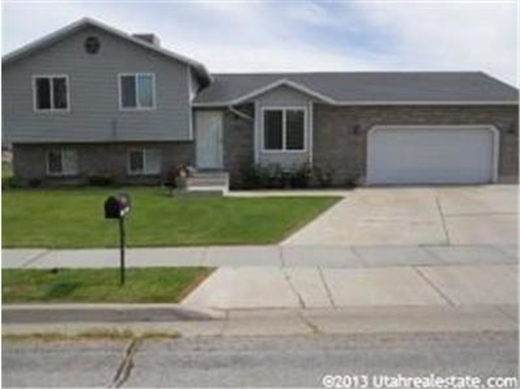3749 W 4875 S, Roy, UT 84067