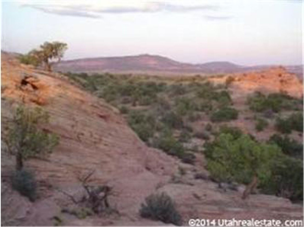 33 E Mesa View Dr, Moab, UT 84532
