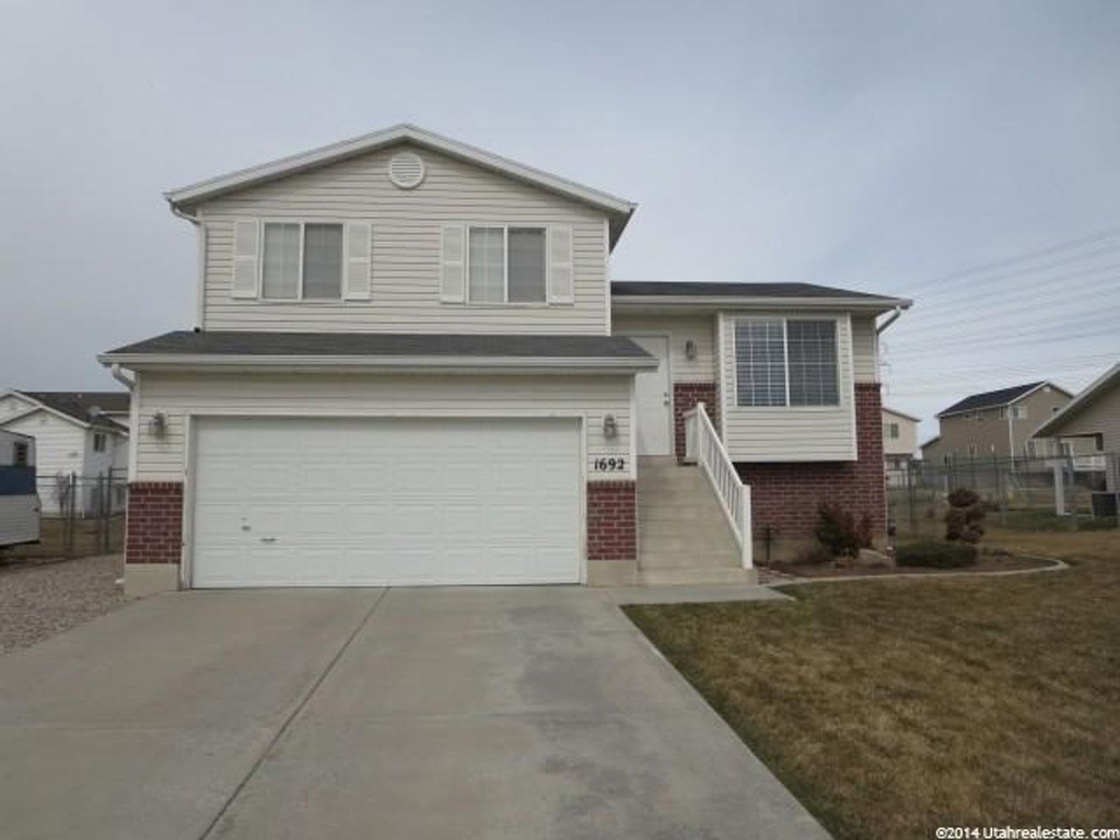 1692 W 735 N, Clinton, UT 84015