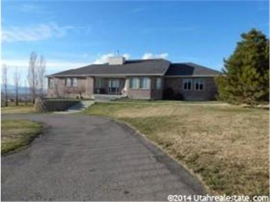 969 E 300 N, Hyde Park, UT 84318