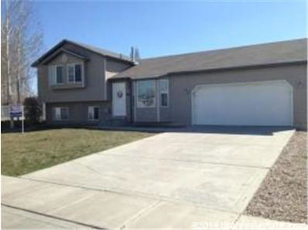 2103 W 2075 N, Clinton, UT 84015