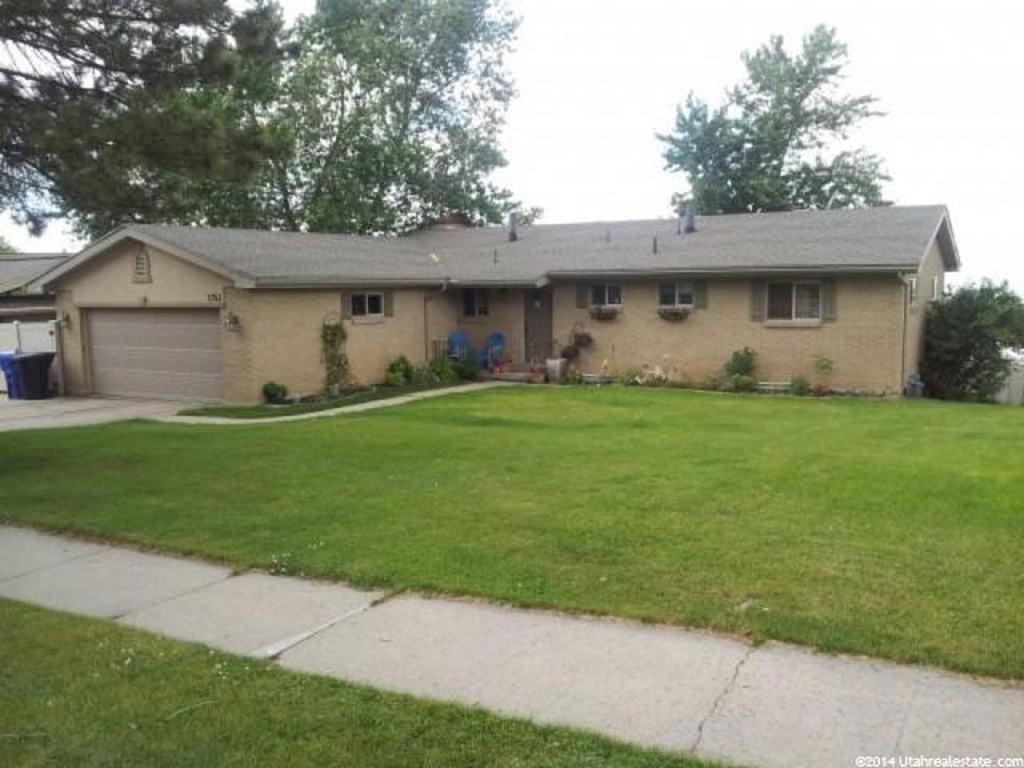 1982 S Davis Blvd E, Bountiful, UT 84010