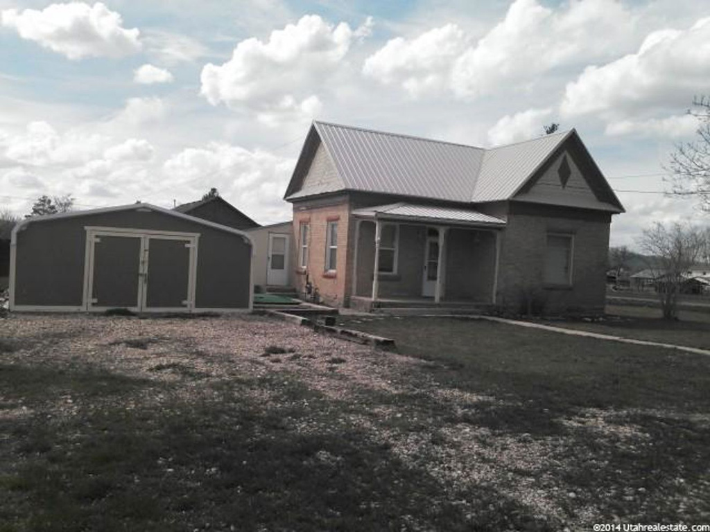 212 S 200 E, Levan, UT 84639