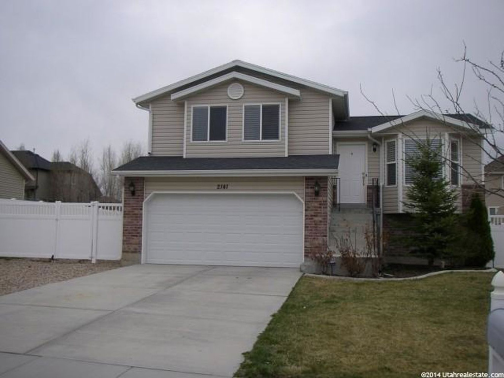 2141 W 1450 N, Clinton, UT 84015