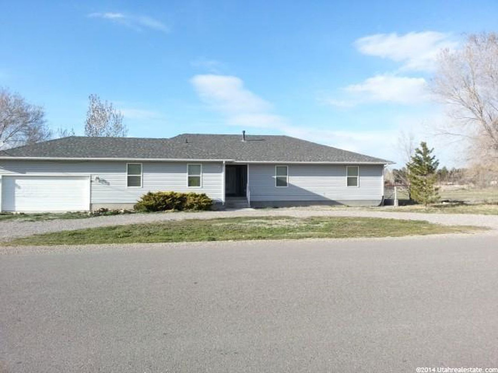 249 E 400 N, Monroe, UT 84754