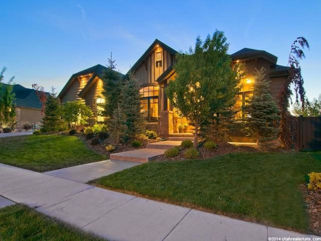 640 S Eaglepointe Dr E, North Salt Lake, UT 84054