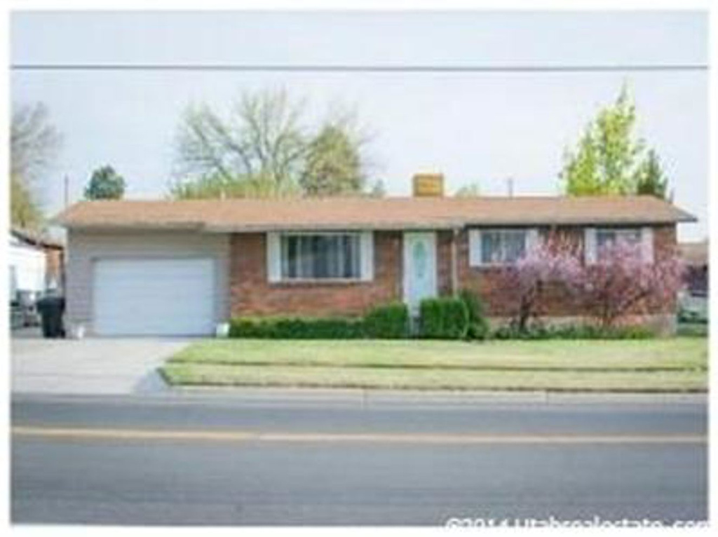 587 W 1800 N, Clinton, UT 84015