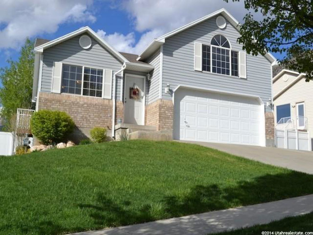 1074 Canfield Dr, Ogden, UT 84404